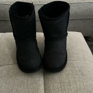 Girls Uggs size 2